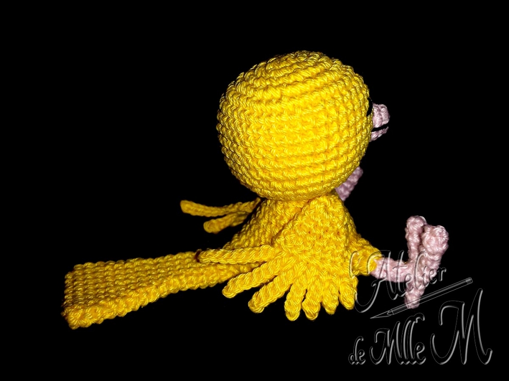 Canari Choo. Un adorable canari jaune. Création appartenant à la gamme des "Amis Choo". Composition : Fil 100% coton et rembourrage polyester.