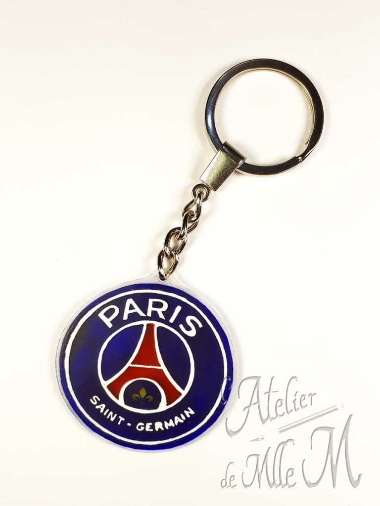 Porte-clef PSG fait-main sur plastique fou / dingue.