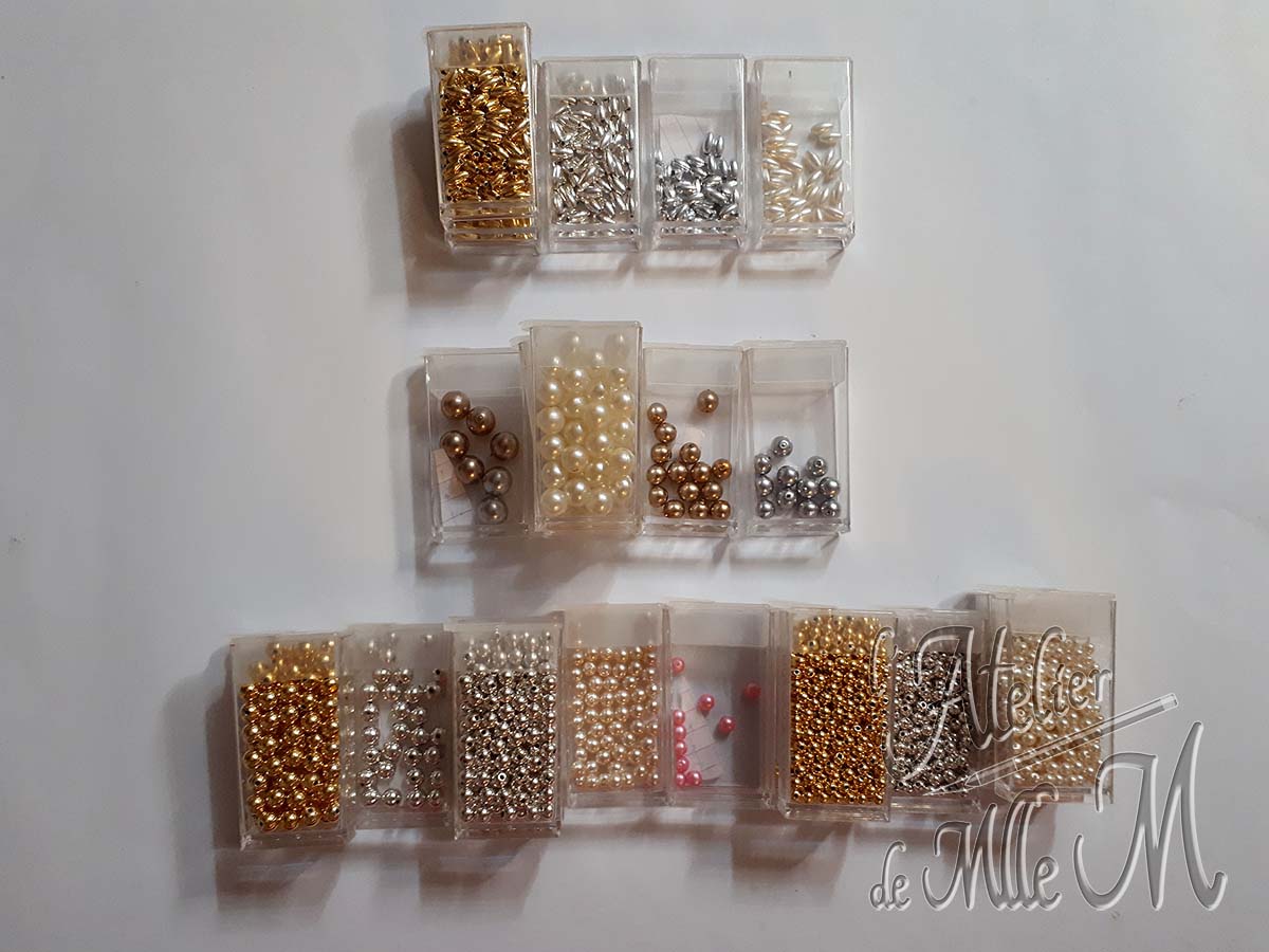 Vue sur les compartiments / godets de rangement pour perles que j'ai testé pour vous.